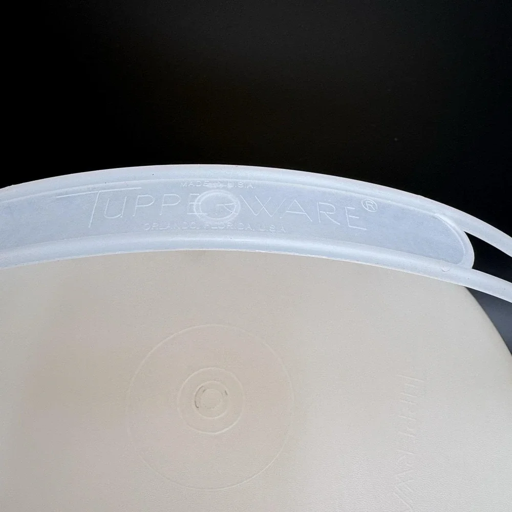 Tupperware Cake Pie Keeper Carrier 719-1 Harvest Gold w/Handle Vtg‎